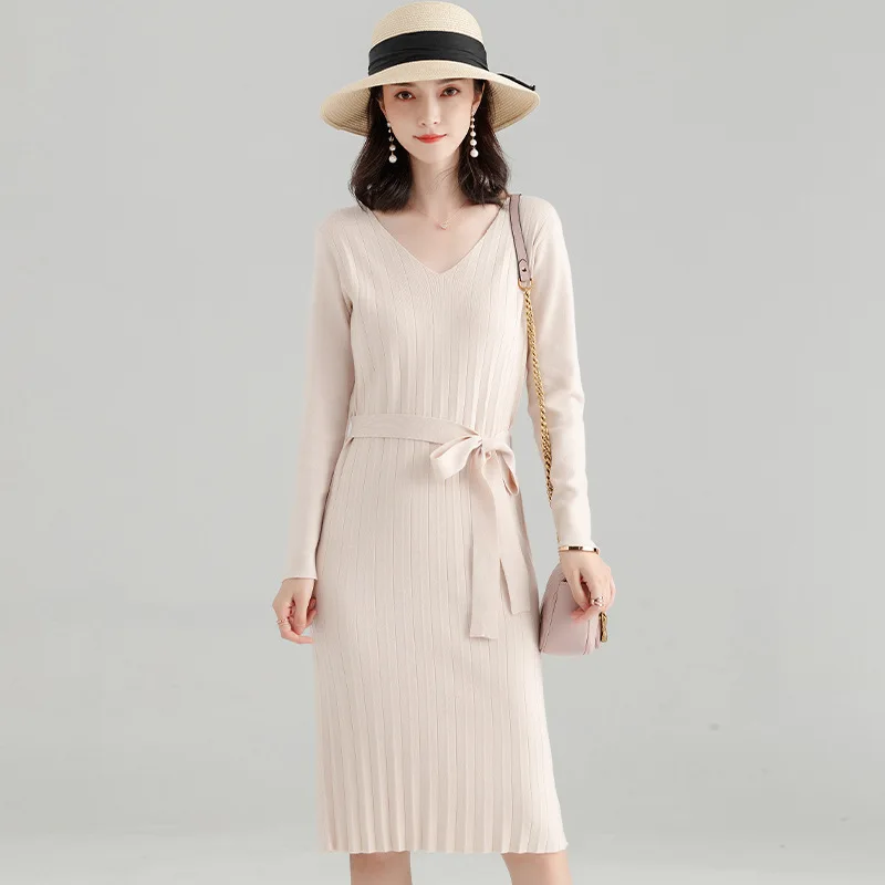 2020 Women's Dress Autumn Winter New Korean Pleated V-neck Knitted Dress Women Mid-length Base Sweater Vestidos Mujer Belt Q249
2020 Women's Dress Autumn Winter New Korean Pleated V-neck Knitted Dress Women Mid-length Base Sweater Vestidos Mujer Belt Q249