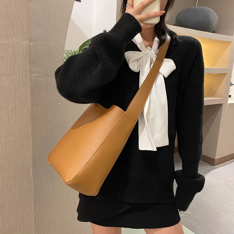 INS Fashion Foreign Style Exquisite Leisure Contracted Art Single Shoulder Bags Retro Inclined Cross Bag Bucket Bag
INS Fashion Foreign Style Exquisite Leisure Contracted Art Single Shoulder Bags Retro Inclined Cross Bag Bucket Bag