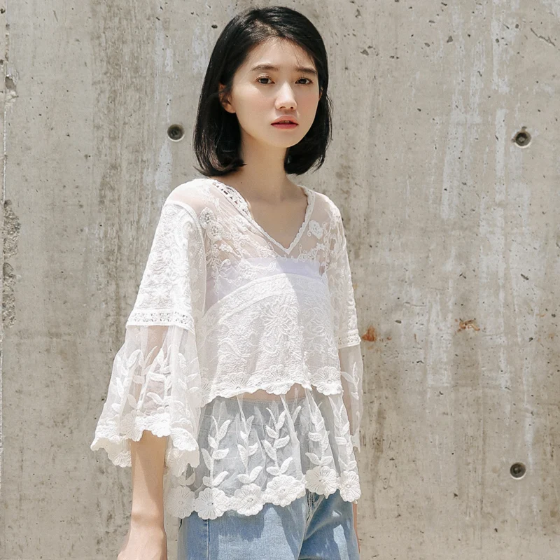 2021 Spring Summer Super-Fairy Chiffon Women Blouse Sexy Loose White Lace Ladies Shirt Fashion V-neck Flare Sleeve Pullover Top
2021 Spring Summer Super-Fairy Chiffon Women Blouse Sexy Loose White Lace Ladies Shirt Fashion V-neck Flare Sleeve Pullover Top