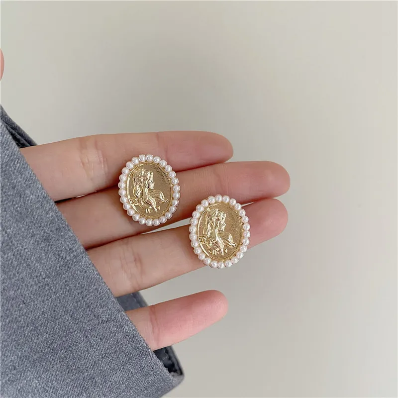 Baroque Vintage Portrait Queen Geometric Oval Pearl Stud Earrings for Women Ear Clip Earring Non Piercing Aesthetic Jewelry Gift
Baroque Vintage Portrait Queen Geometric Oval Pearl Stud Earrings for Women Ear Clip Earring Non Piercing Aesthetic Jewelry Gift