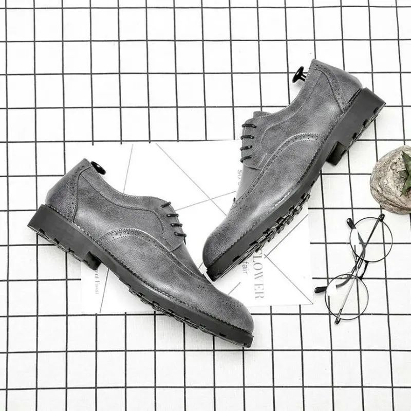 Male Leather Classic Brogue Shoes Flats Oxfords For Wedding Office Business Designer Formal Men Dress Shoes A51-24
Male Leather Classic Brogue Shoes Flats Oxfords For Wedding Office Business Designer Formal Men Dress Shoes A51-24