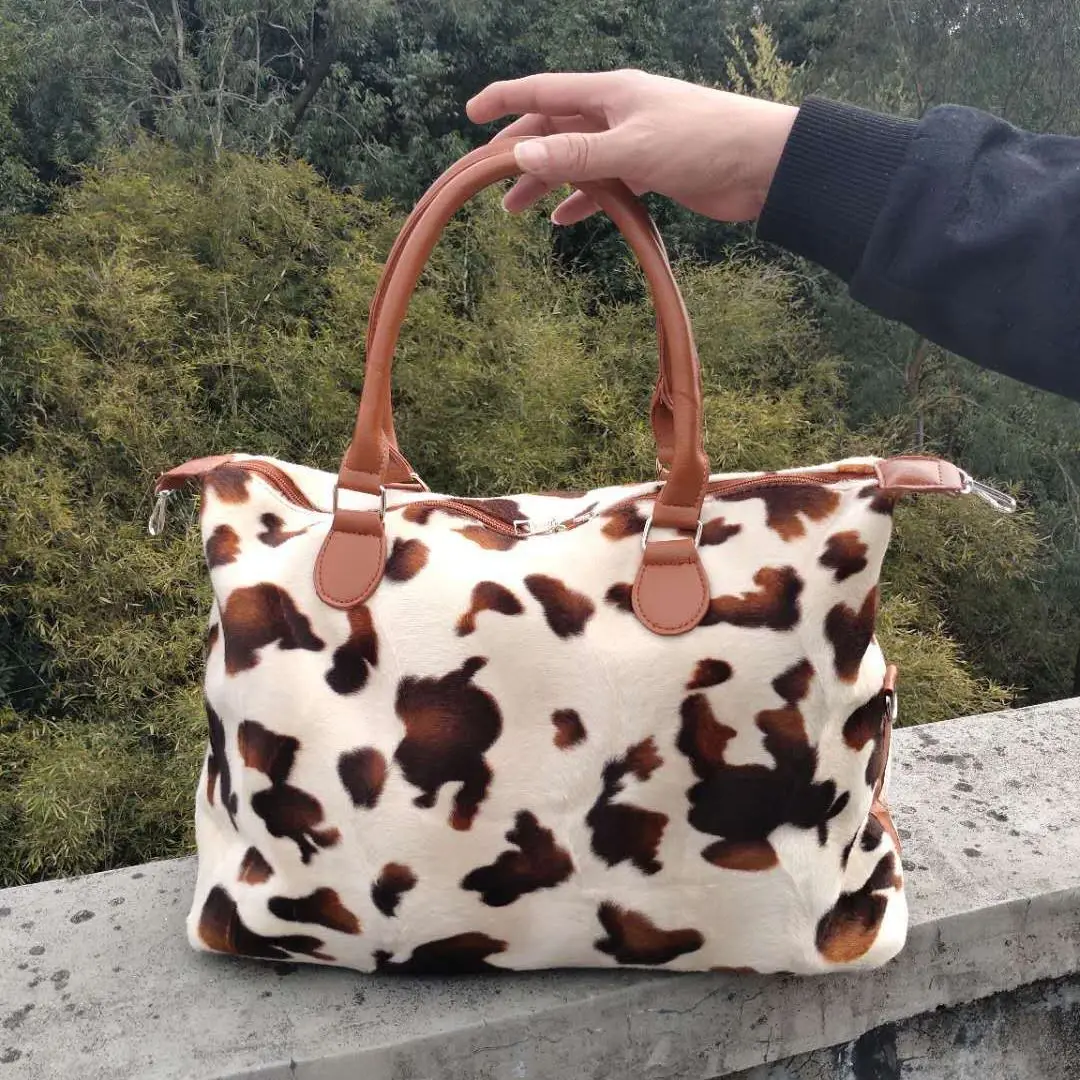 New Leopard Print Weekender Tote Bag Animal Cow Pattern Women Fleece Handbag With PU Handle Fashion Faux Fur Bag Travel Shopping
New Leopard Print Weekender Tote Bag Animal Cow Pattern Women Fleece Handbag With PU Handle Fashion Faux Fur Bag Travel Shopping