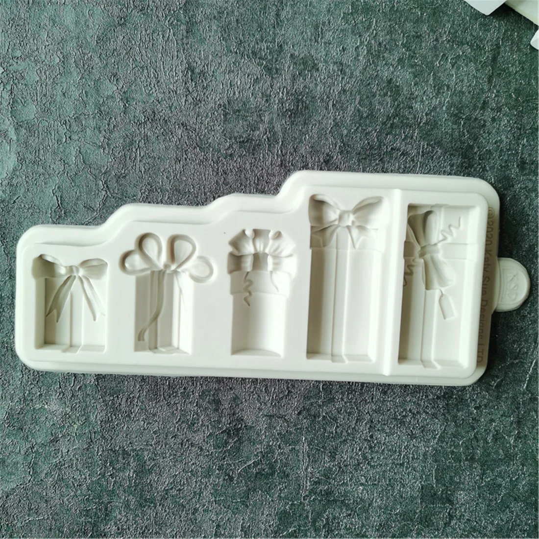Gift Box Cup Shape Silicone Fondant Resin Sugarcraft Mold For Pastry Cake Decorating Kitchen Tool
Gift Box Cup Shape Silicone Fondant Resin Sugarcraft Mold For Pastry Cake Decorating Kitchen Tool