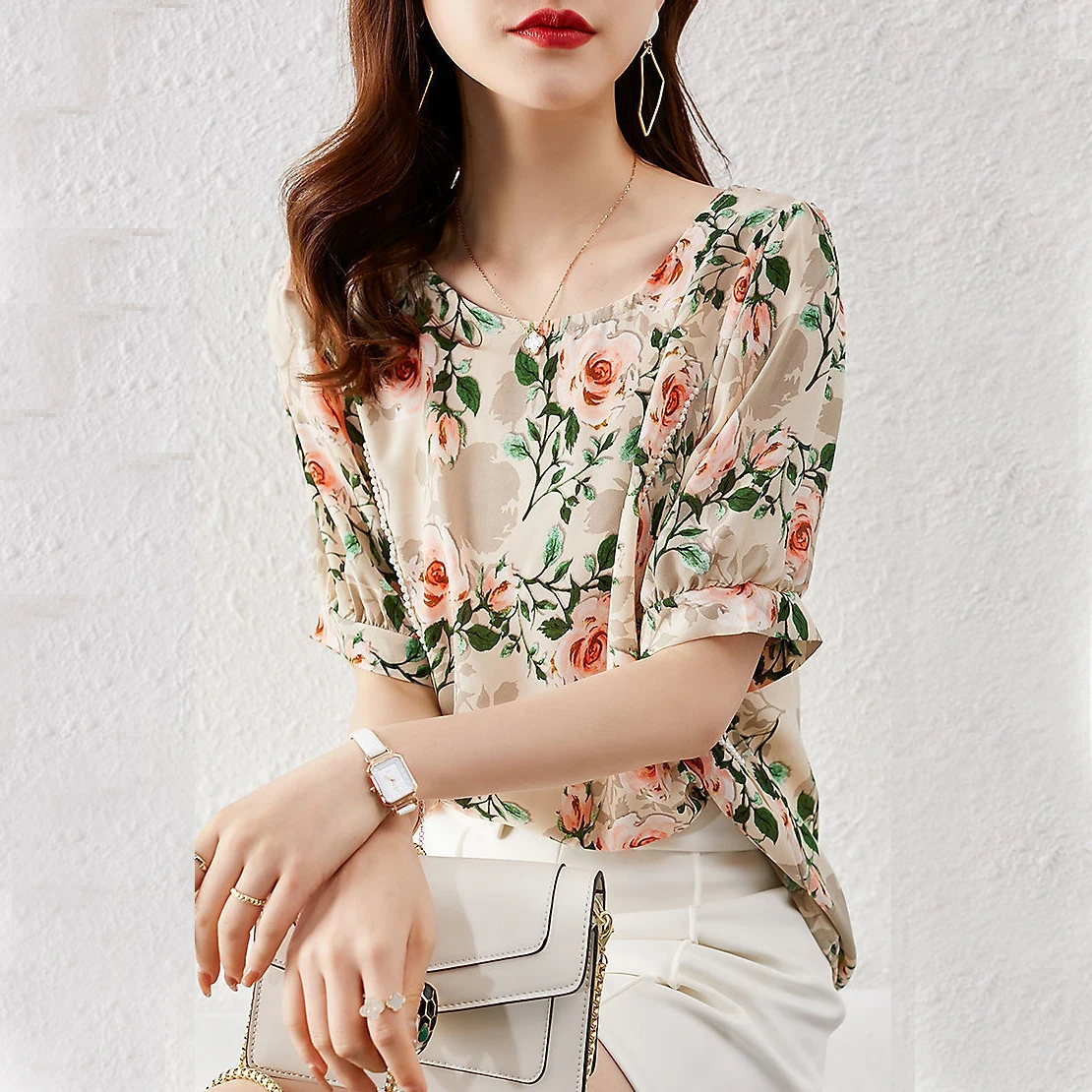 Yarn stitching lace doll collar color short-sleeved shirt design women's summer 2021 oversized t shirt Chiffon Silk
Yarn stitching lace doll collar color short-sleeved shirt design women's summer 2021 oversized t shirt Chiffon Silk