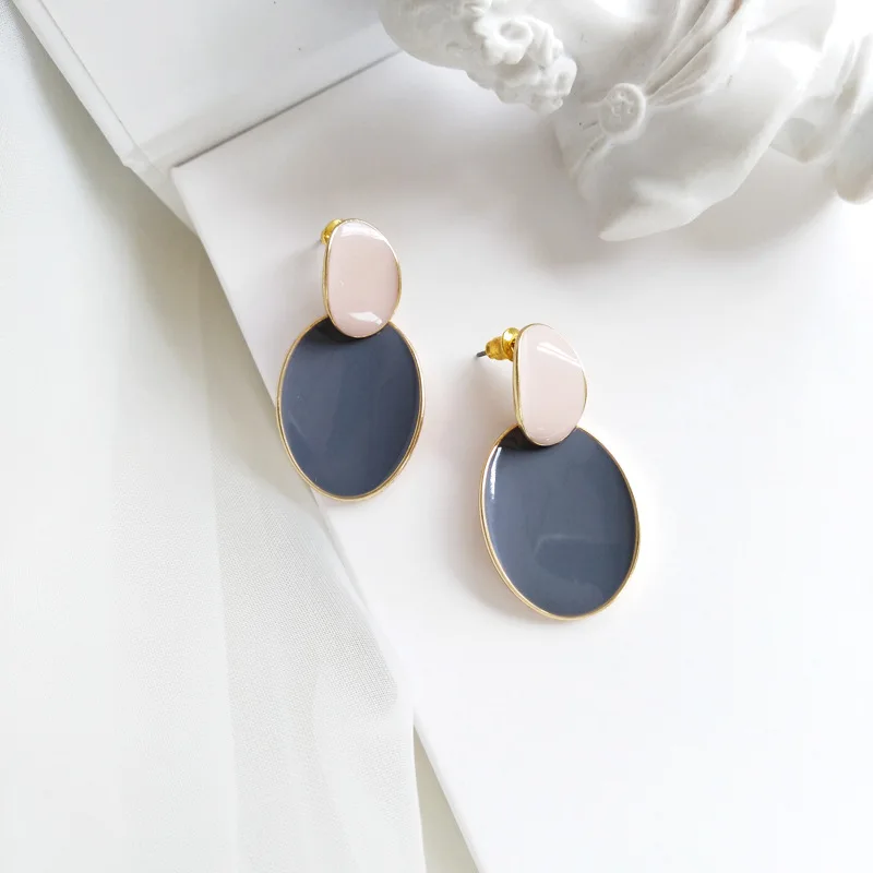 925 Silver Needle Women Jewelry Earrings Retro Temperament Oval Shape Grey Enamel Drop Earrings For Female Jewelry Party Gifts
925 Silver Needle Women Jewelry Earrings Retro Temperament Oval Shape Grey Enamel Drop Earrings For Female Jewelry Party Gifts