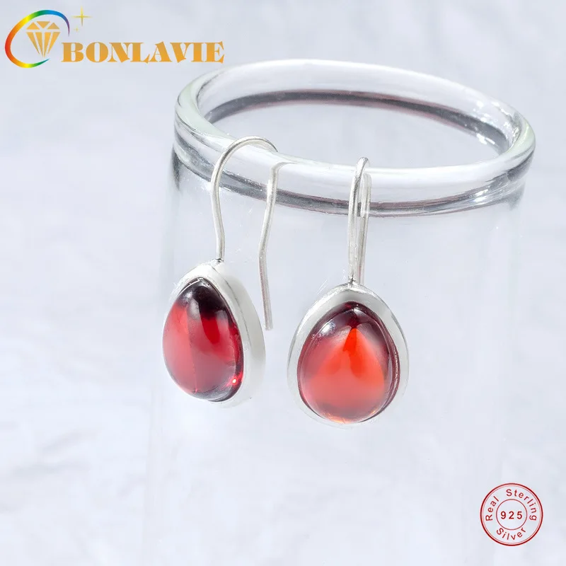 Серьги из серебра 925 пробы с красным гранатом
Серьги из серебра 925 пробы с красным гранатом