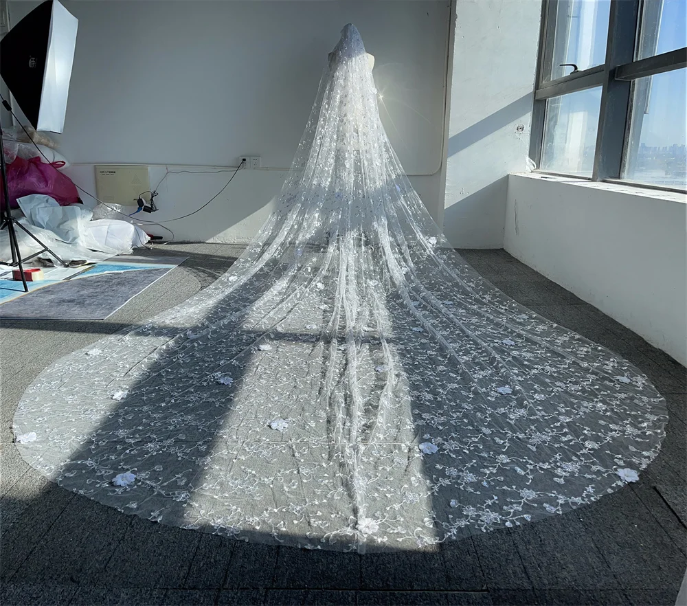 Luxury 5M Cathedral Wedding Veils Lace Appliqued Edge Soft Tulle One Layer Long Designer Bridal Veil With Comb
Luxury 5M Cathedral Wedding Veils Lace Appliqued Edge Soft Tulle One Layer Long Designer Bridal Veil With Comb