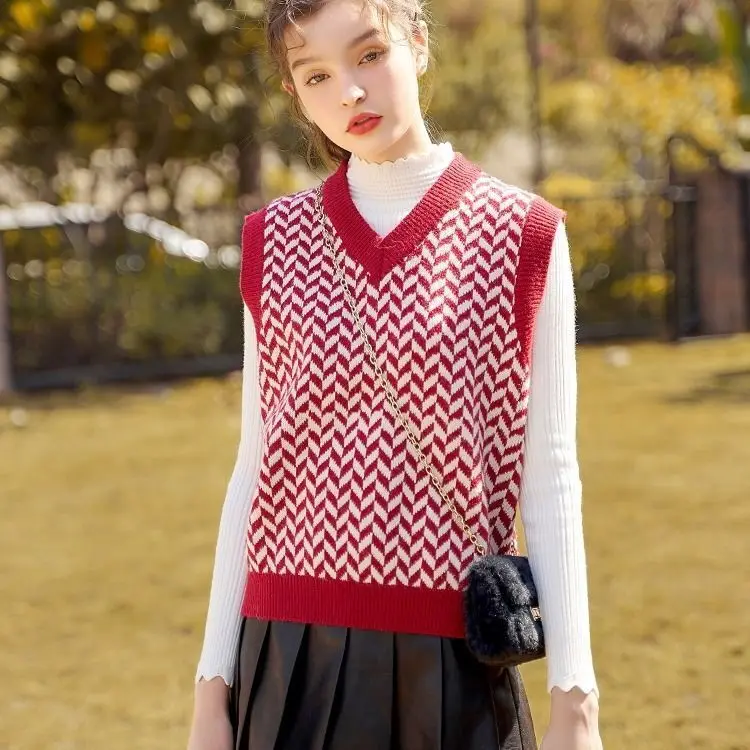 Women Sleeveless Pullover Autumn 2020 England Style Vintage Geometric Plaid V Neck Knitted Sweater Vest Casual Waistcoat T504
Women Sleeveless Pullover Autumn 2020 England Style Vintage Geometric Plaid V Neck Knitted Sweater Vest Casual Waistcoat T504