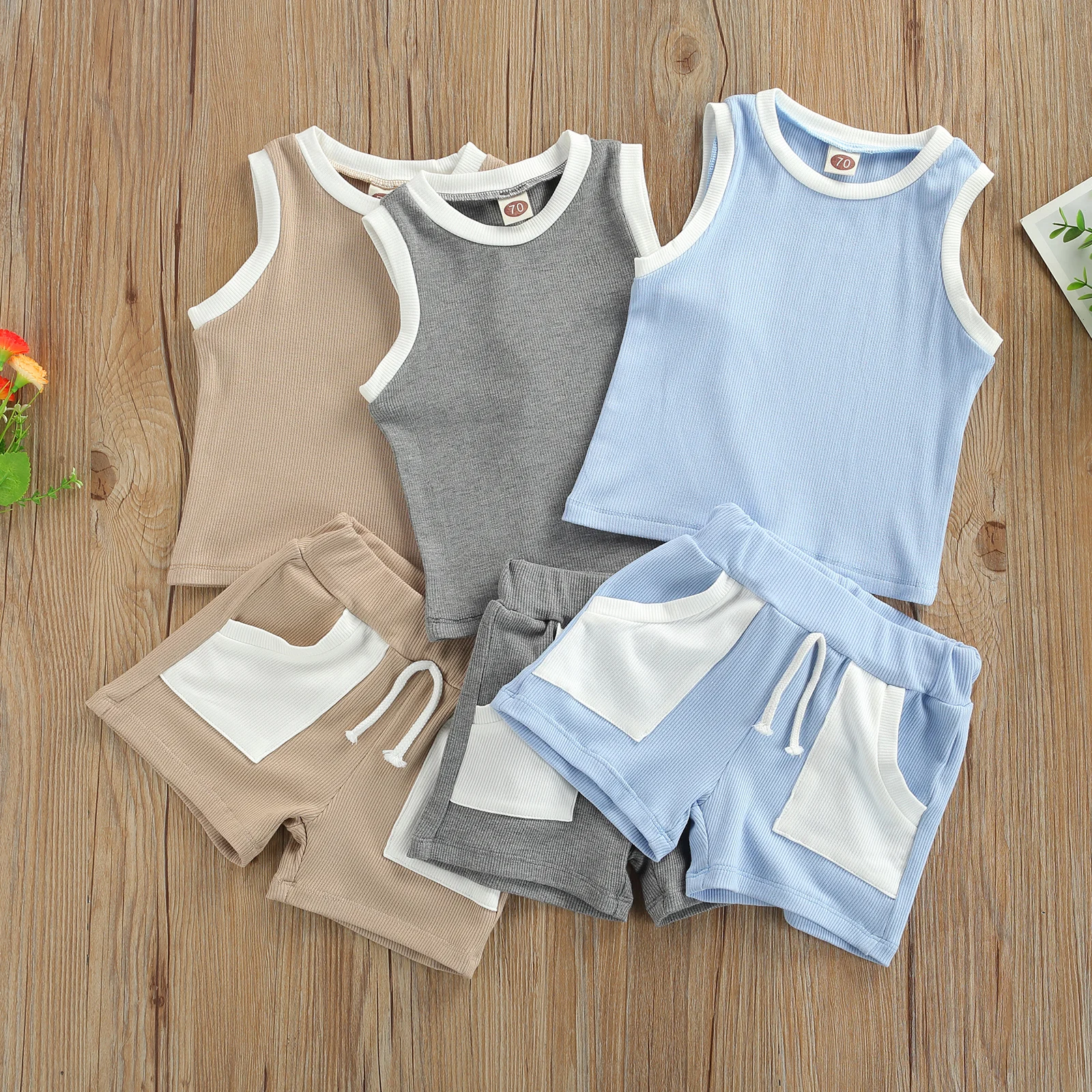 Комплект одежды для мальчиков, жилет без рукавов с круглым вырезом и короткие штаны на шнуровке, контрастных цветов, на лето
Комплект одежды для мальчиков, жилет без рукавов с круглым вырезом и короткие штаны на шнуровке, контрастных цветов, на лето