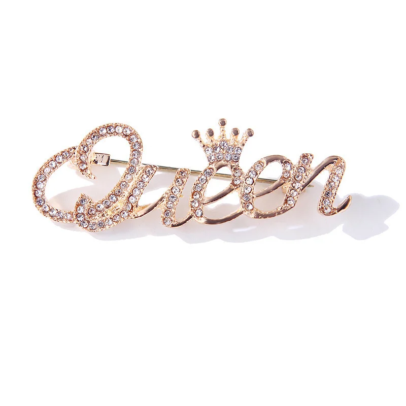 

2021 New Fashion Women Vintage Metal Queen Letter Crown Corsage Brooch Pin Concise Queen Badge Sweater Brooch Jewelry Gifts