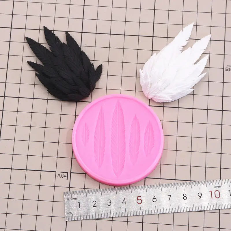 The dollhouse: super light clay feather silicone mold sugar silicone mold silicone feathers mold 
The dollhouse: super light clay feather silicone mold sugar silicone mold silicone feathers mold