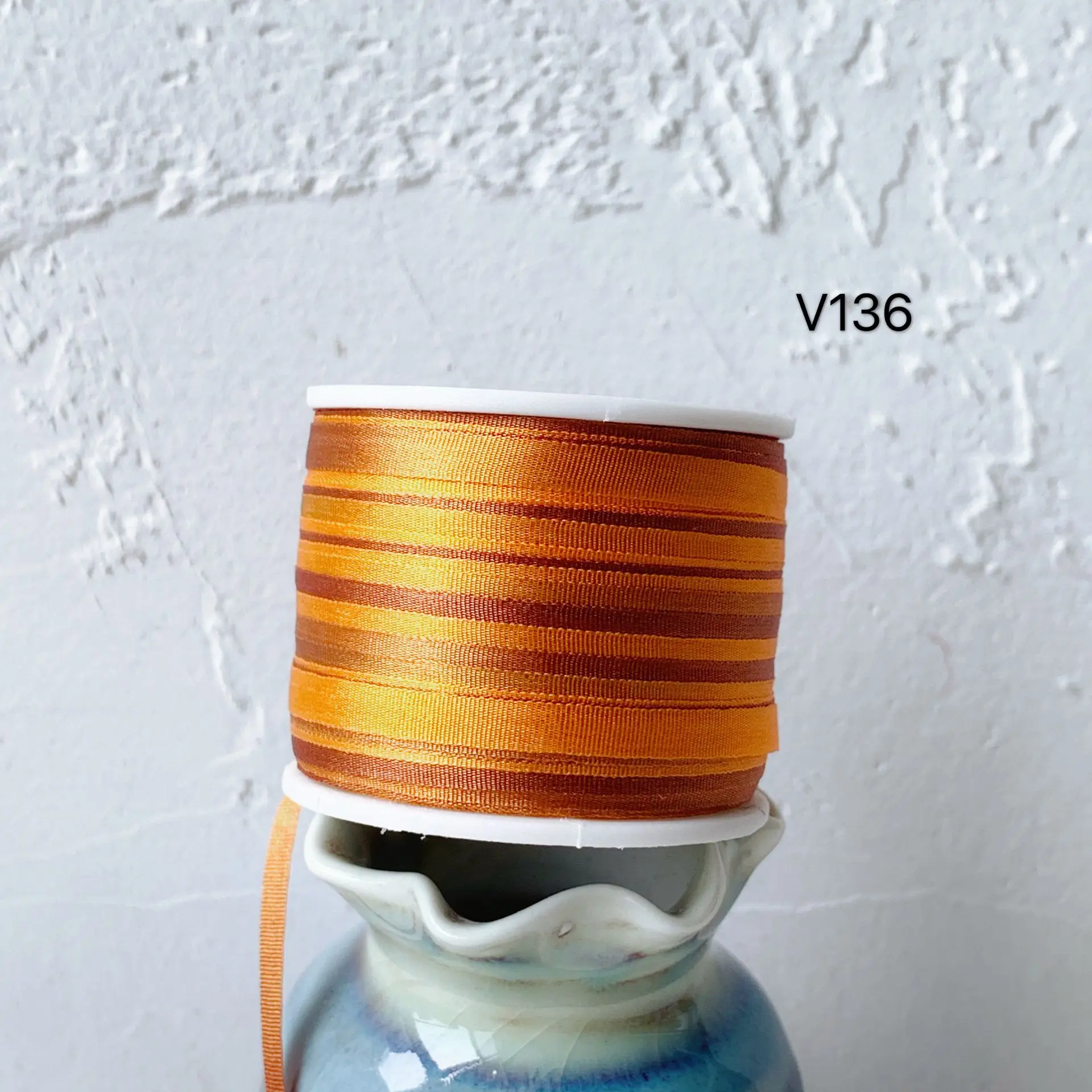V136 A Roll Wholesale 2mm-36mm 100% Pure Silk Embroidery Ribbons Handcraft Supply Double Faced Thin Taffeta Silk Ribbon
V136 A Roll Wholesale 2mm-36mm 100% Pure Silk Embroidery Ribbons Handcraft Supply Double Faced Thin Taffeta Silk Ribbon