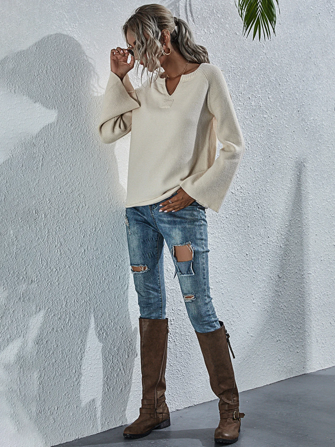 New Women Sweater Fashion Autumn/Winter V-Neck Patch Knit Sweater Solid Pullover Casual Flared Sleeves Loose Ladies Sweater
New Women Sweater Fashion Autumn/Winter V-Neck Patch Knit Sweater Solid Pullover Casual Flared Sleeves Loose Ladies Sweater