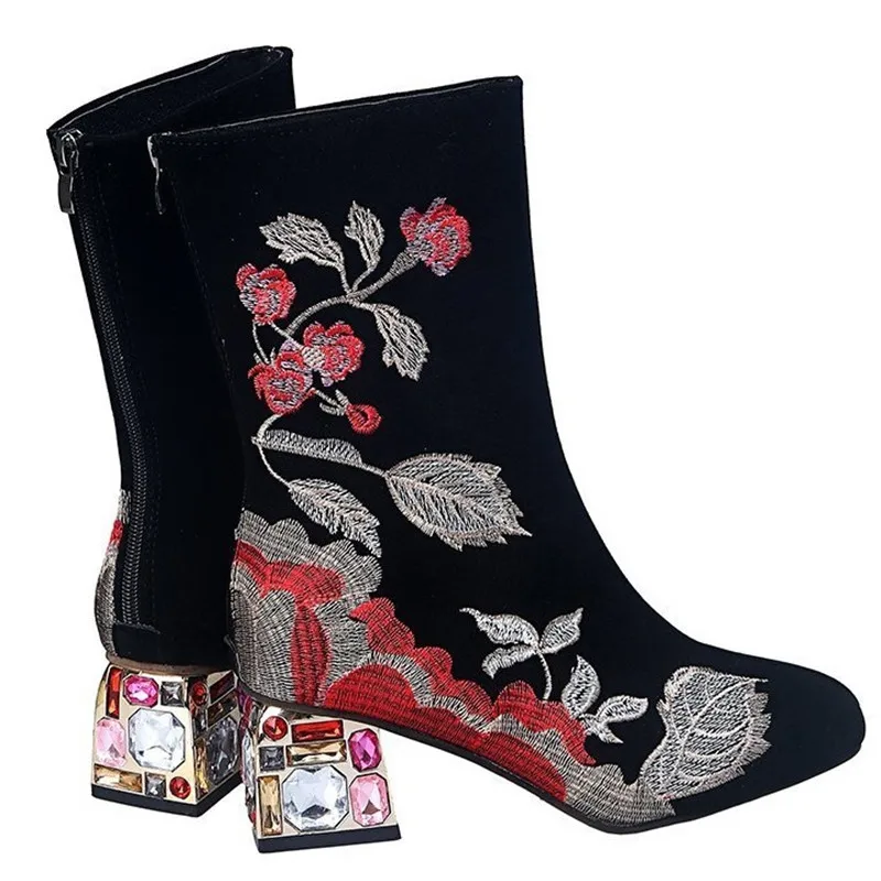 Autumn Winter Fashion Boots high quality Leather Personalized embroidery Zipper High Heel Boots Women Shoes Botas Mujer 2020 
Autumn Winter Fashion Boots high quality Leather Personalized embroidery Zipper High Heel Boots Women Shoes Botas Mujer 2020