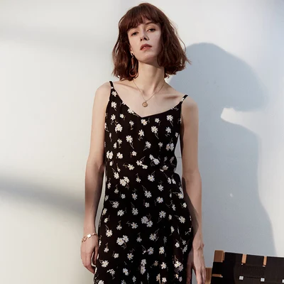 HAN Dress female summer new style black floral skirt small daisy French long skirt all-match inner waist small black dress
HAN Dress female summer new style black floral skirt small daisy French long skirt all-match inner waist small black dress