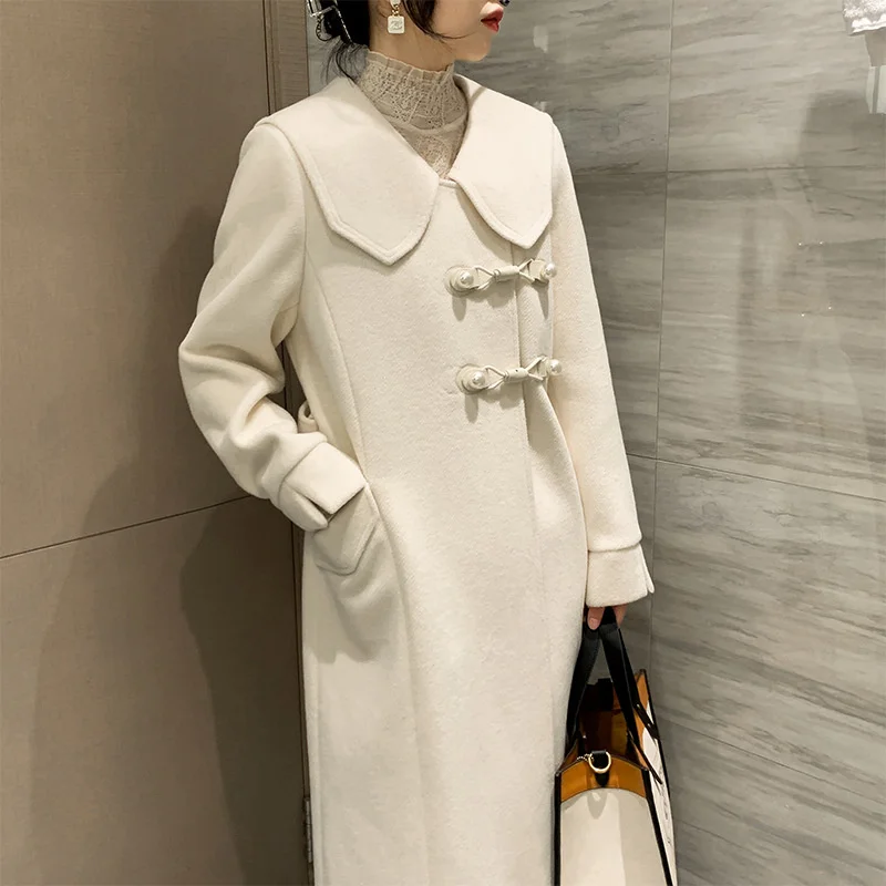 Женское твидовое пальто, свободное теплое пальто средней и длины с жемчужной пряжкой и кукольным воротником, зима 2021
Женское твидовое пальто, свободное теплое пальто средней и длины с жемчужной пряжкой и кукольным воротником, зима 2021