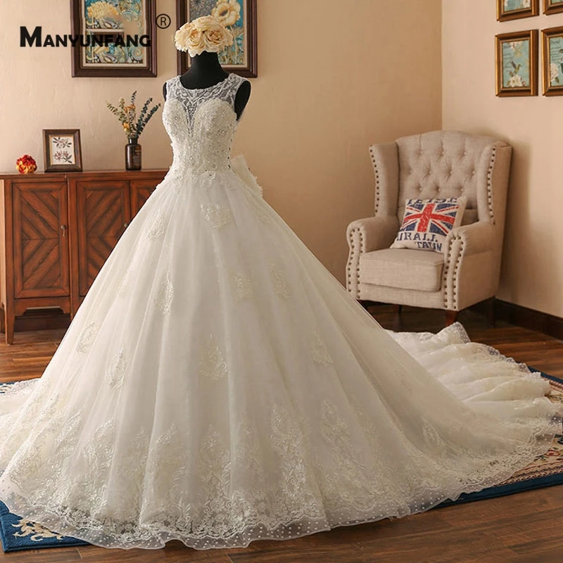 Real Photo Luxury Cathedral Train Crystal Wedding Dress Elegant O-Neck Sleeveless Embroidery Appliques Illusion Back Bridal Gown
Real Photo Luxury Cathedral Train Crystal Wedding Dress Elegant O-Neck Sleeveless Embroidery Appliques Illusion Back Bridal Gown