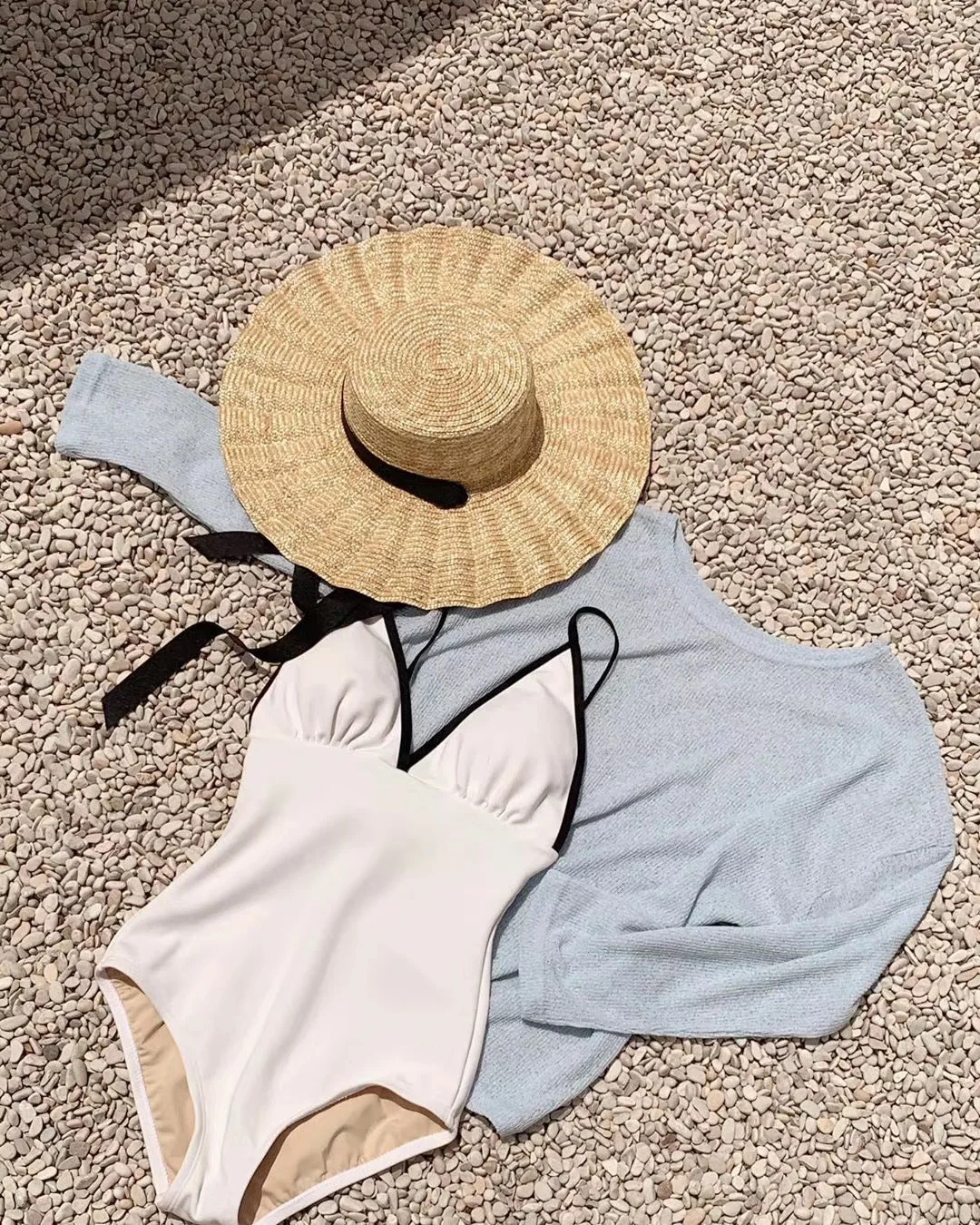 2021 Vintage V-Neck One Piece Swimsuit Women Swimwear Summer Backless Solid Color Bathing Suit Beachwear Swim Suits
2021 Vintage V-Neck One Piece Swimsuit Women Swimwear Summer Backless Solid Color Bathing Suit Beachwear Swim Suits