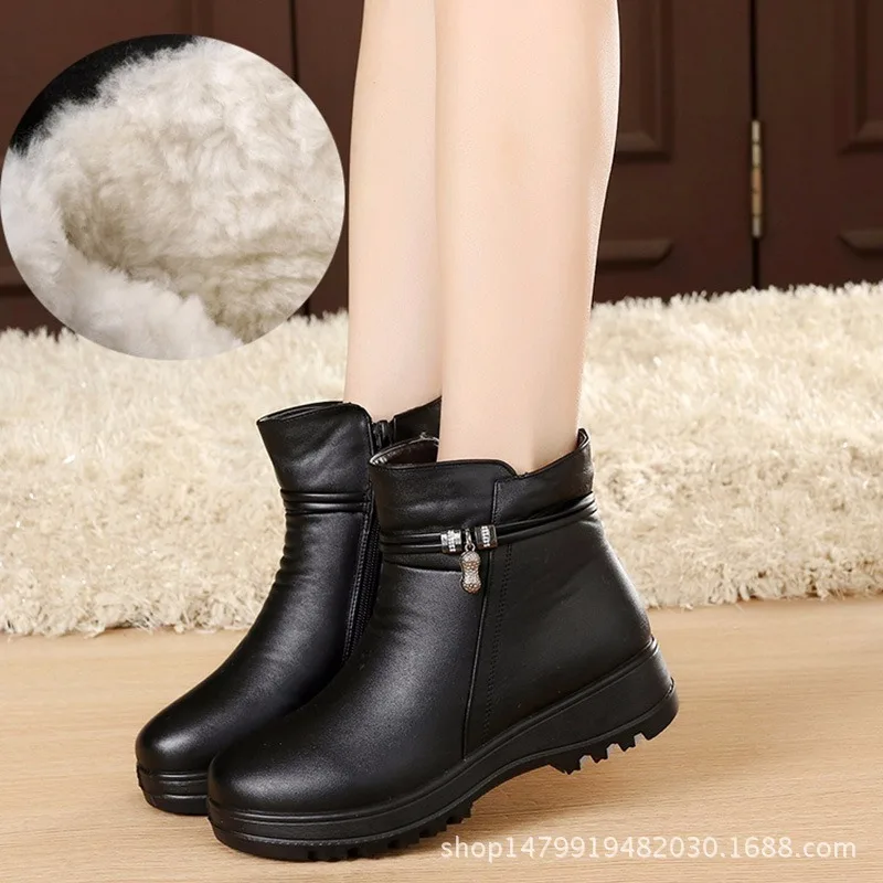 Leather boots Ladies Waterproof Winter shoes women plush Zip Ankle boots for women Comfortable wedges boot O4-63 
Leather boots Ladies Waterproof Winter shoes women plush Zip Ankle boots for women Comfortable wedges boot O4-63