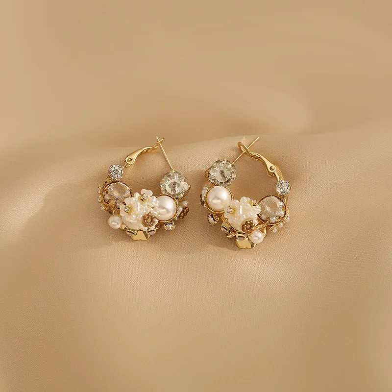 Fashion Exquisite Copper Gold Hoop Earrings Flower Rhinestone Imitation Pearls Earrings Luxury Jewelry for Bride Party New A100
Fashion Exquisite Copper Gold Hoop Earrings Flower Rhinestone Imitation Pearls Earrings Luxury Jewelry for Bride Party New A100