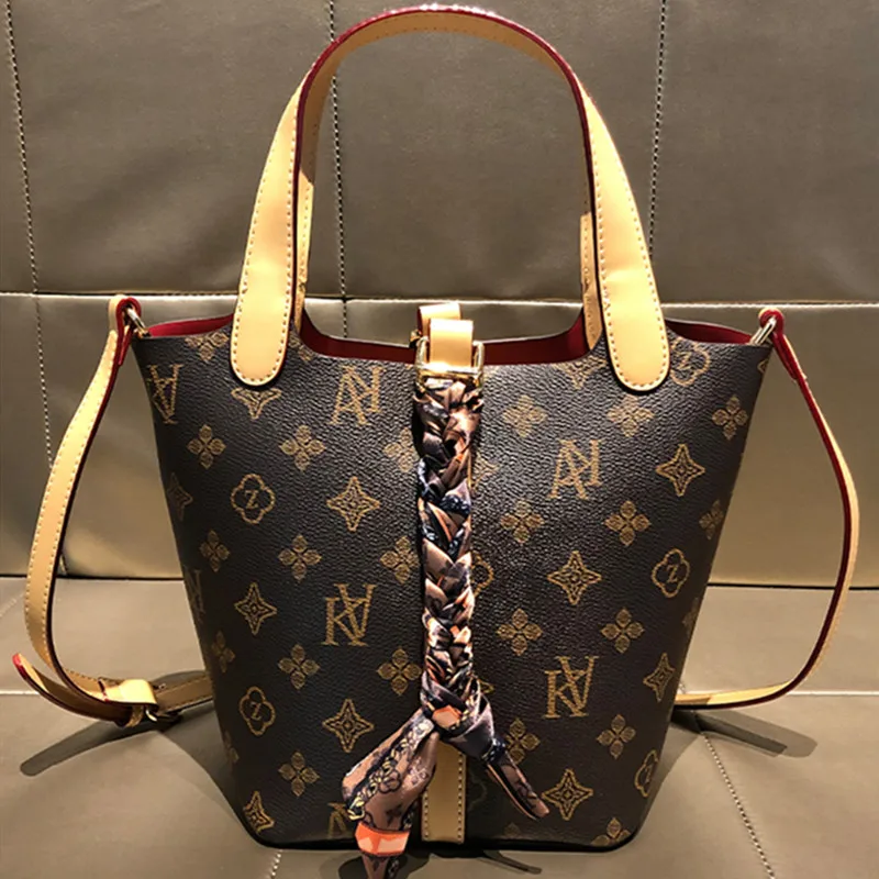 Female Bag Leather 2021 New Fashion All-match High-end Leather Retro Bucket Bag Printing Shoulder Messenger Bag Luxury Handbags
Female Bag Leather 2021 New Fashion All-match High-end Leather Retro Bucket Bag Printing Shoulder Messenger Bag Luxury Handbags