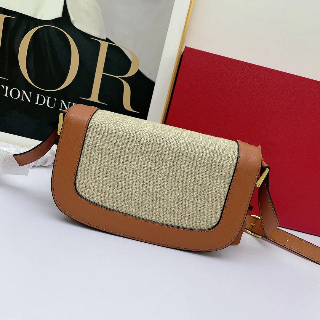 High quality famous luxury brand leather leather women's saddle bag fashion style designer brand women's messenger bag 
High quality famous luxury brand leather leather women's saddle bag fashion style designer brand women's messenger bag