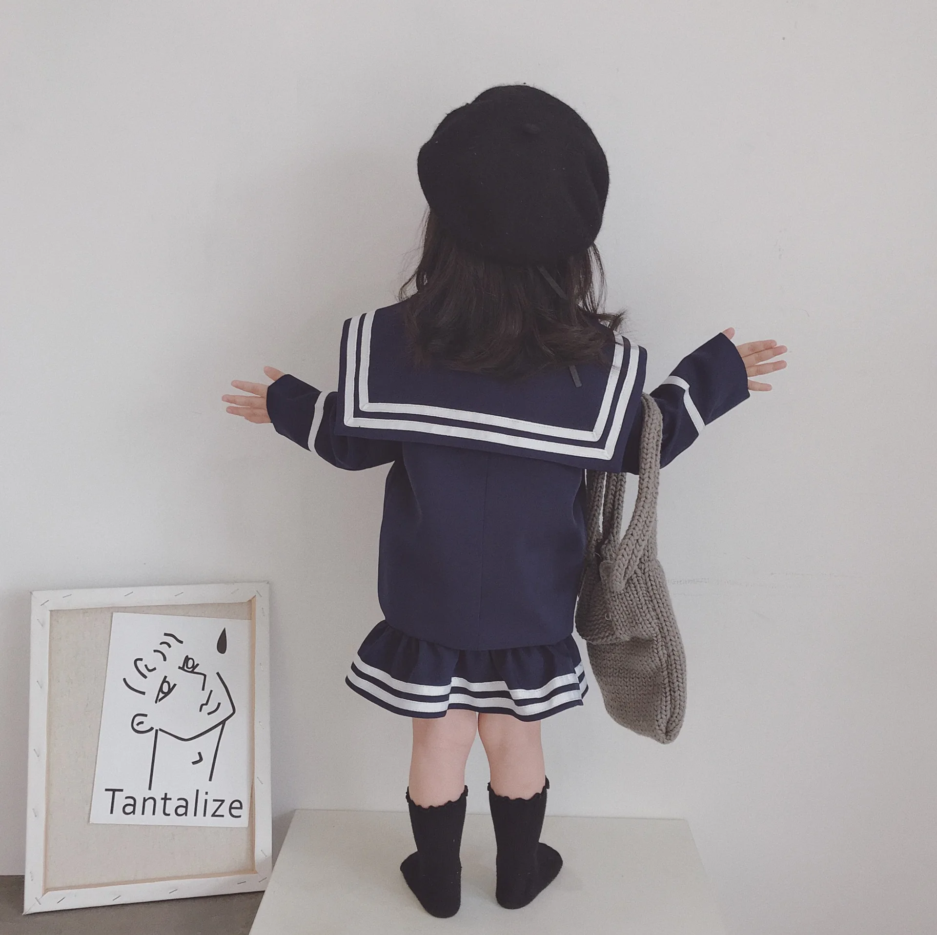 Spring and Autumn New Korea Girls clothes Set children's long sleeved tops+skirt cute fashion suit
Spring and Autumn New Korea Girls clothes Set children's long sleeved tops+skirt cute fashion suit