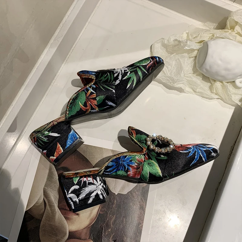 SYNXDN Women Pumps Mules Flower Fabric Buckle Slippers Sandals For Lady Casual Chunky Square Heels Luxury Slides
SYNXDN Women Pumps Mules Flower Fabric Buckle Slippers Sandals For Lady Casual Chunky Square Heels Luxury Slides