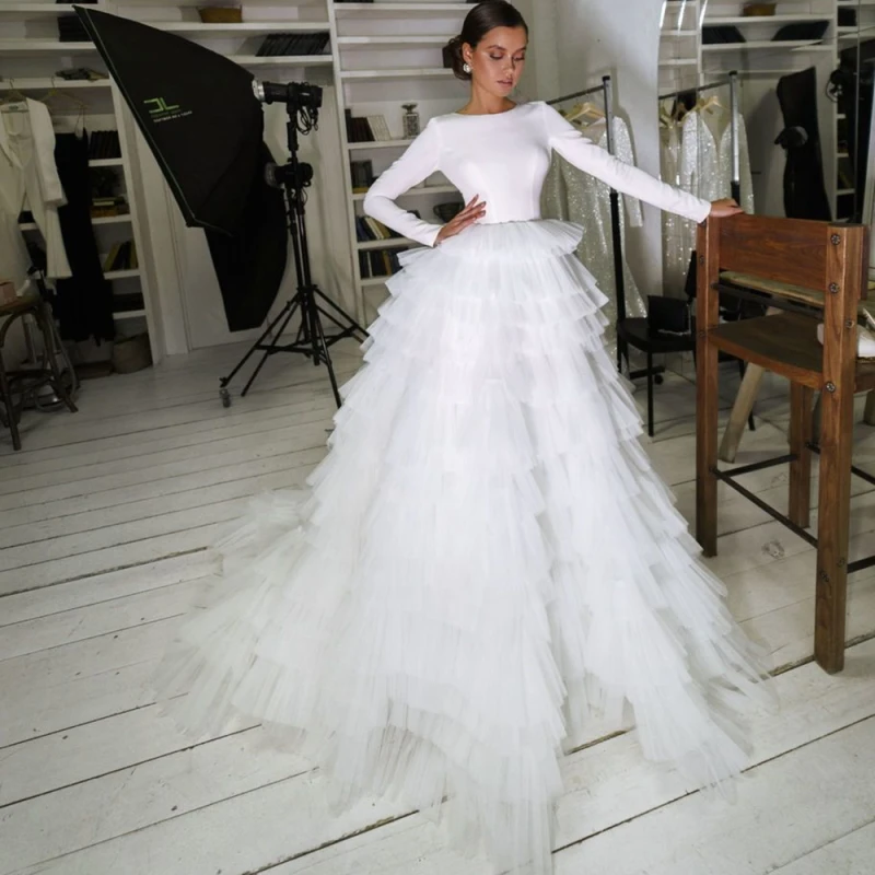 New Arrival Charming Holy White Bridal Wedding Gowns Long Sleeves Jewel Neck Wedding Dress for Bride Back Out Tiered Bottom 2021
New Arrival Charming Holy White Bridal Wedding Gowns Long Sleeves Jewel Neck Wedding Dress for Bride Back Out Tiered Bottom 2021