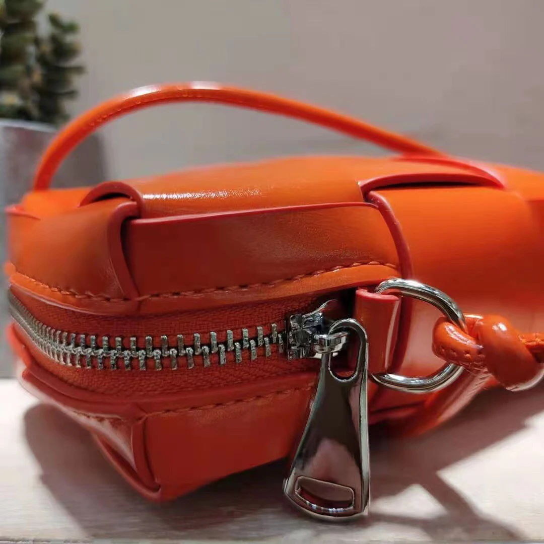 Woven bags 2021 Women's leather bag underarm bag chest bag high quality PU leather fashion brand luxury shoulder messenger bag
Woven bags 2021 Women's leather bag underarm bag chest bag high quality PU leather fashion brand luxury shoulder messenger bag