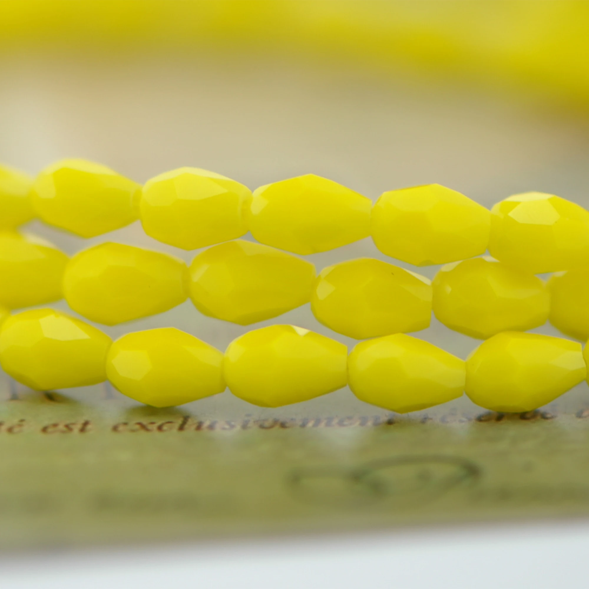 В виде граненых стеклянных слеза Стекло Briolette Beads 3x5 мм, непрозрачный лимонно-желтый-(# SS03-34)
В виде граненых стеклянных слеза Стекло Briolette Beads 3x5 мм, непрозрачный лимонно-желтый-(# SS03-34)
