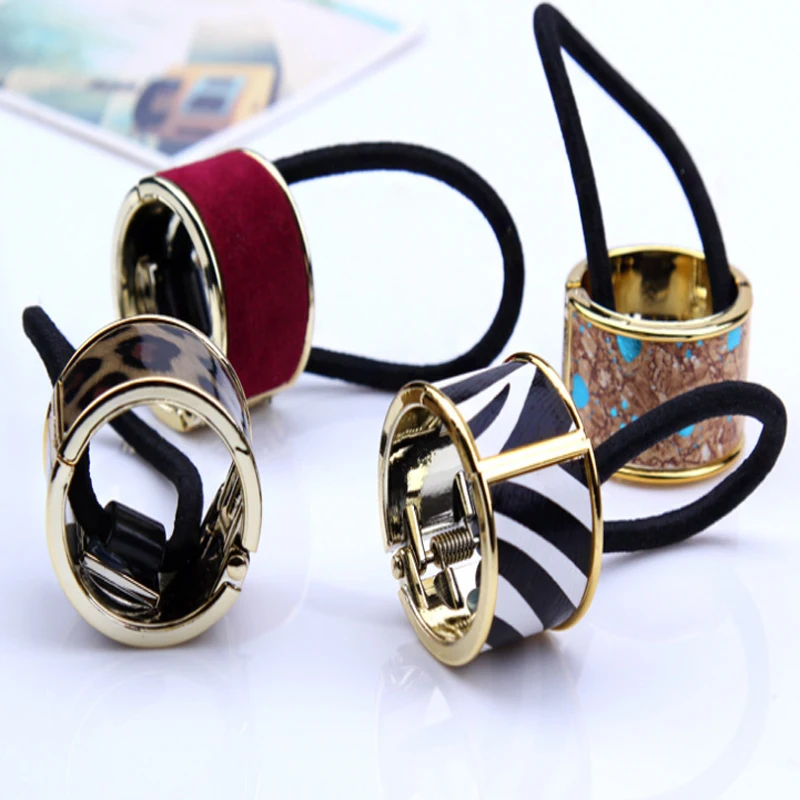 Металлическая резинка для волос с леопардовым принтом для девочек
Металлическая резинка для волос с леопардовым принтом для девочек