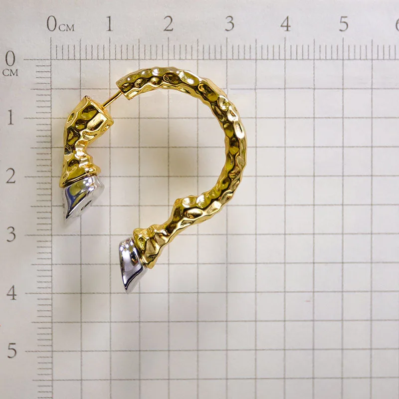 Gold exaggerated electroplating gold horse foot shape ladies popular personality retro earrings
Gold exaggerated electroplating gold horse foot shape ladies popular personality retro earrings