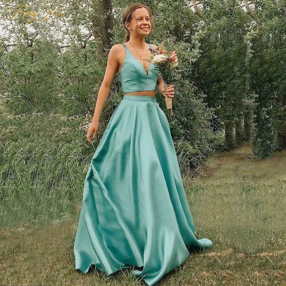 A-line Satin Green Two-Piece Ball Dress V-Neck Vestidos Degraduacion Evening Dress Plus-Size Backless Ball Dress
A-line Satin Green Two-Piece Ball Dress V-Neck Vestidos Degraduacion Evening Dress Plus-Size Backless Ball Dress
