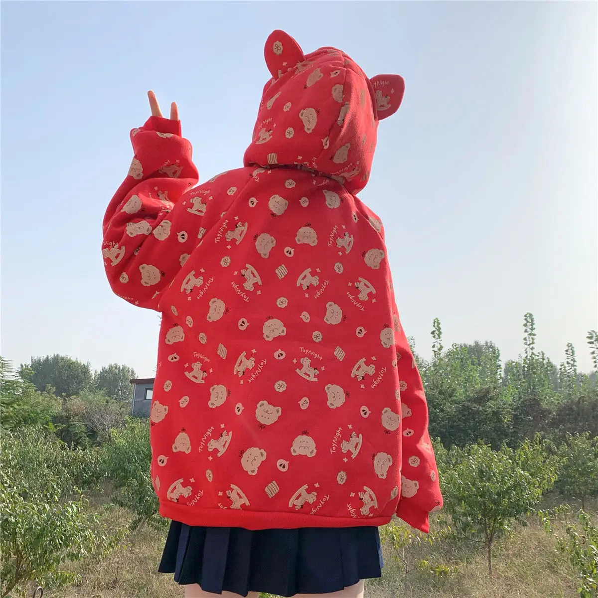 Женская толстовка с капюшоном и принтом в виде медведя из мультфильма 
Женская толстовка с капюшоном и принтом в виде медведя из мультфильма