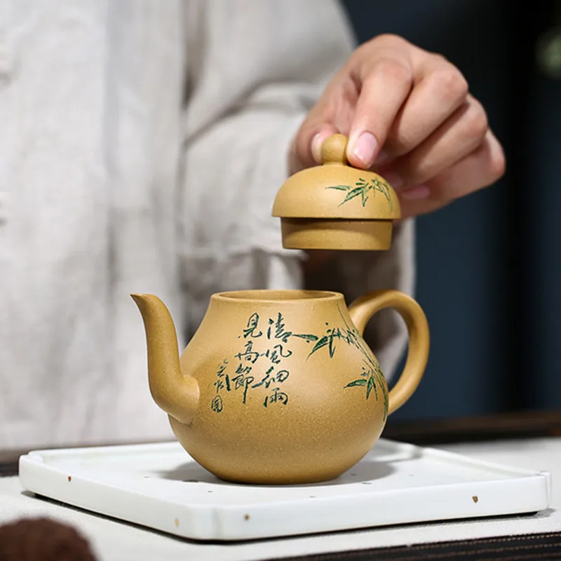 190ml Yixing Purple Clay Teapots Chinese Traditional Tea Pot Handmade Beauty Kettle Raw ore Zisha Teaware Tea Ceremony Gifts
190ml Yixing Purple Clay Teapots Chinese Traditional Tea Pot Handmade Beauty Kettle Raw ore Zisha Teaware Tea Ceremony Gifts