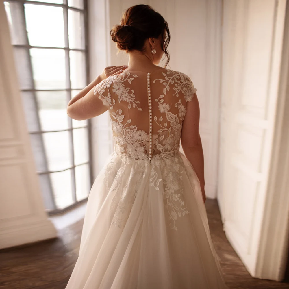 2021 Plus Size Wedding Dress Sexy Cap Sleeve O Neck Applique Lace A Line Tulle Lady's Bridal Gown Back Zipper with Button
2021 Plus Size Wedding Dress Sexy Cap Sleeve O Neck Applique Lace A Line Tulle Lady's Bridal Gown Back Zipper with Button
