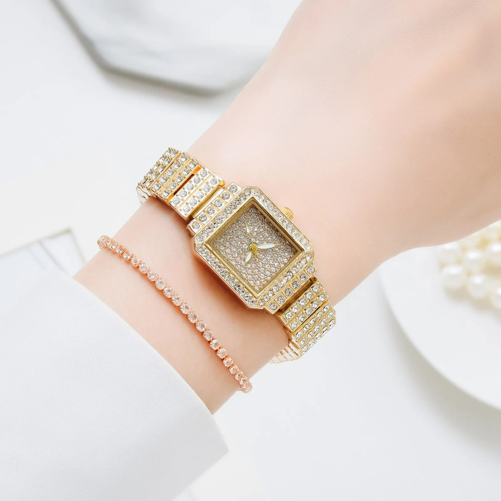 

Часы наручные женские кварцевые со стальным браслетом, люксовые деловые модные с браслетом со стразами, в полоску