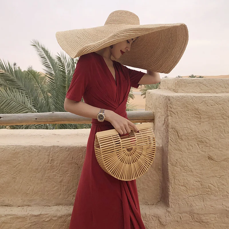 2021 Summer Women'S French Retro Hepburn Style Knee-Length Dress With Waist And Thin Platycodon V-Neck Temperament Dress
2021 Summer Women'S French Retro Hepburn Style Knee-Length Dress With Waist And Thin Platycodon V-Neck Temperament Dress