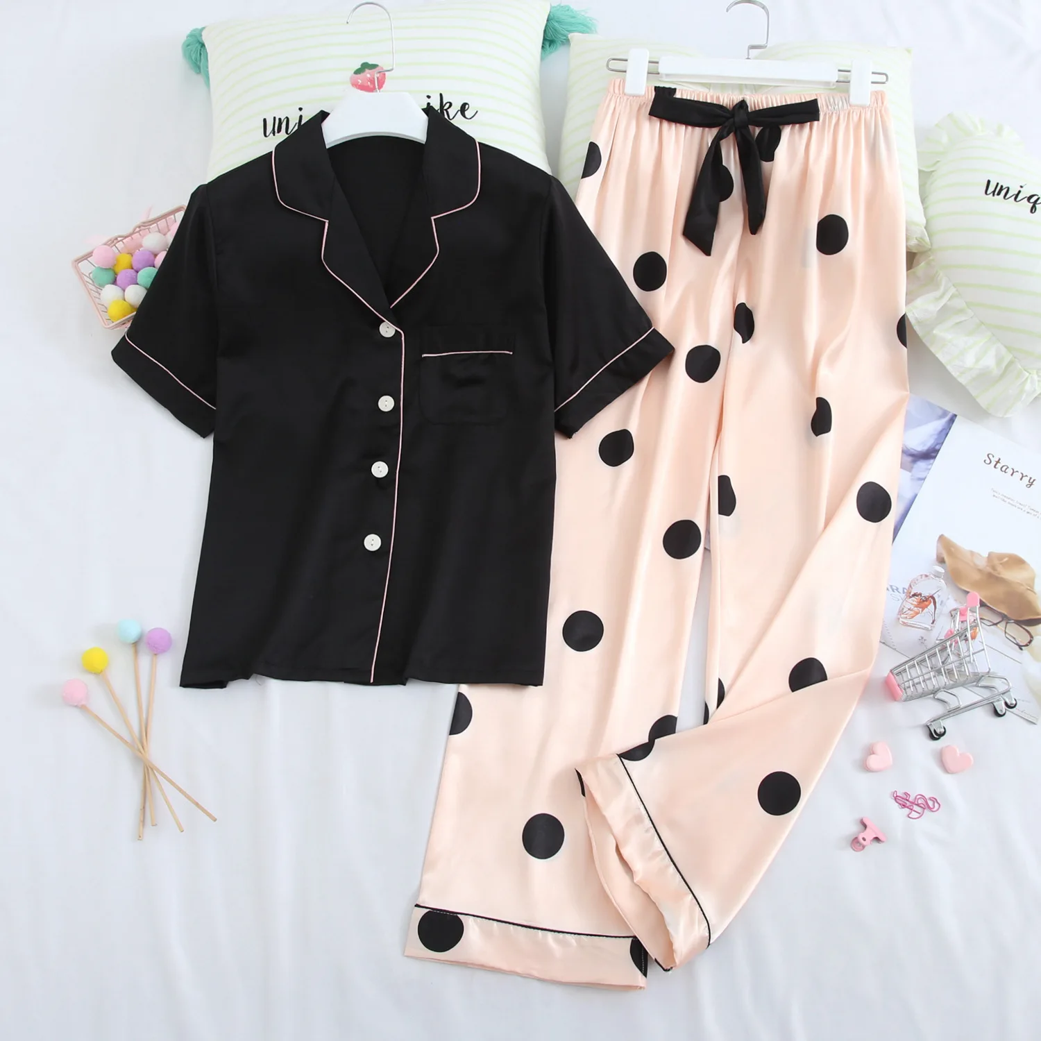 New Satin Lady Pajamas Polka Dot Kimono Bath Gown Sexy Short Turn-down Collar Summer Pijama Sets Home Clothing With Belt
New Satin Lady Pajamas Polka Dot Kimono Bath Gown Sexy Short Turn-down Collar Summer Pijama Sets Home Clothing With Belt