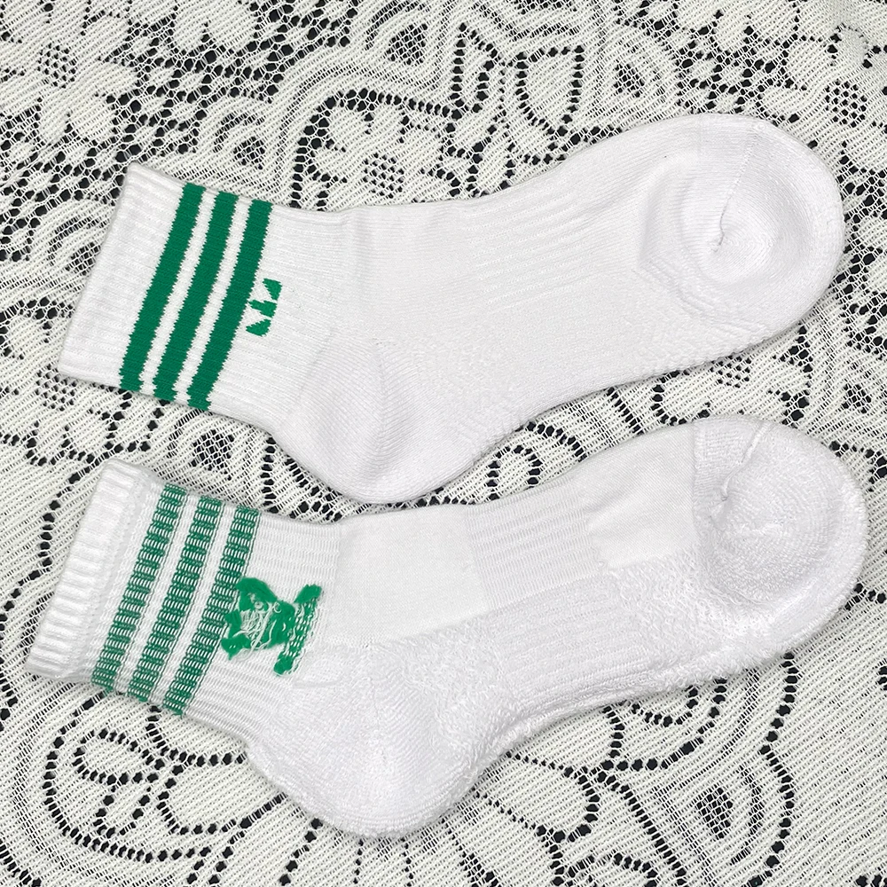Fashion All-match Skateboard Sports Men's Socks And Women's Socks Solid Color Embroidery Socks That Can Be Washed Without Fading
Fashion All-match Skateboard Sports Men's Socks And Women's Socks Solid Color Embroidery Socks That Can Be Washed Without Fading