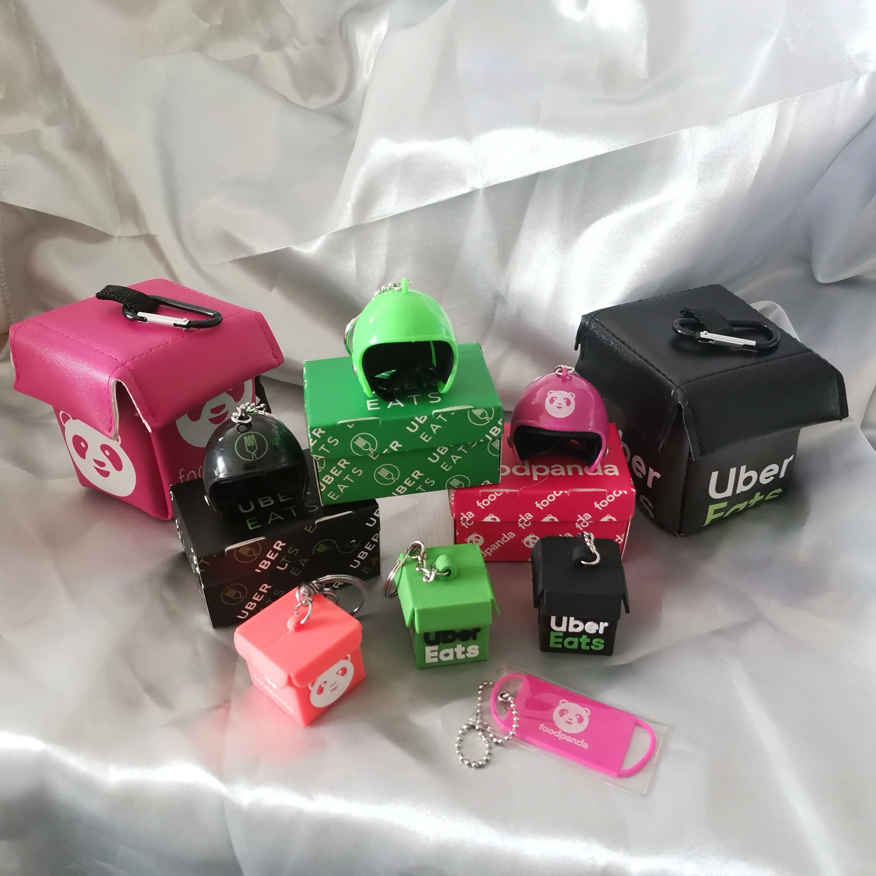 2021 Uber Eats Keychain Cute Cartoon Panda Face Takeout Box Change Purse Key Chains Helmet Basketball Pendant Keyring
2021 Uber Eats Keychain Cute Cartoon Panda Face Takeout Box Change Purse Key Chains Helmet Basketball Pendant Keyring