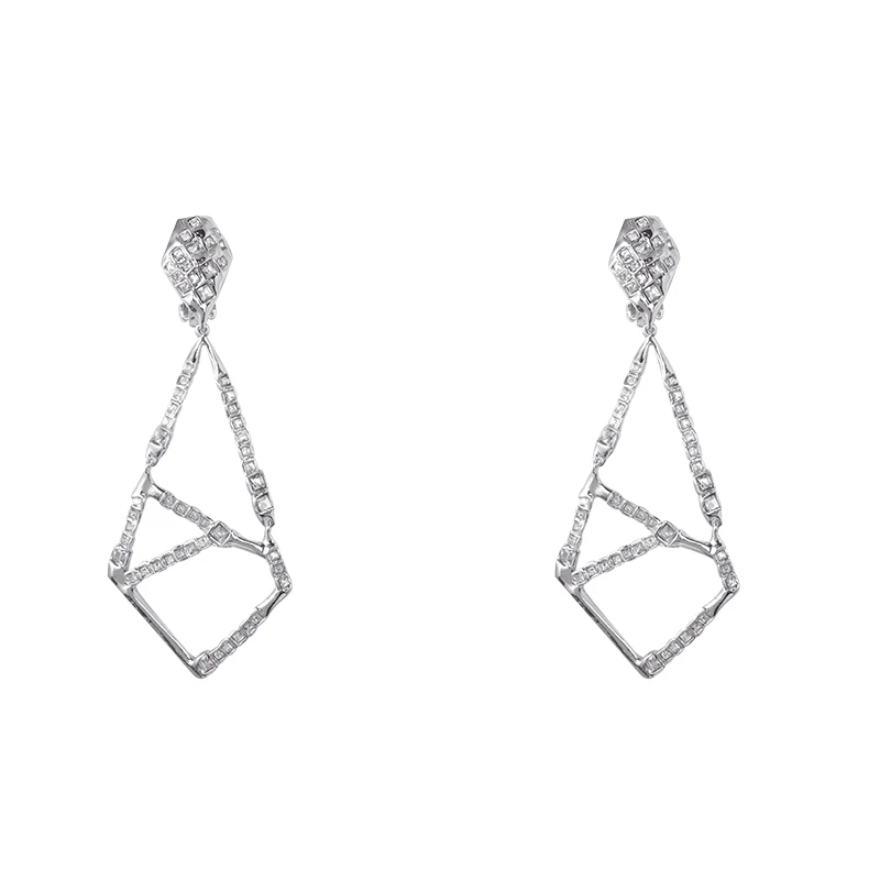 Длинные геометрические серьги с цирконом и инкрустацией холодным ветром
Длинные геометрические серьги с цирконом и инкрустацией холодным ветром