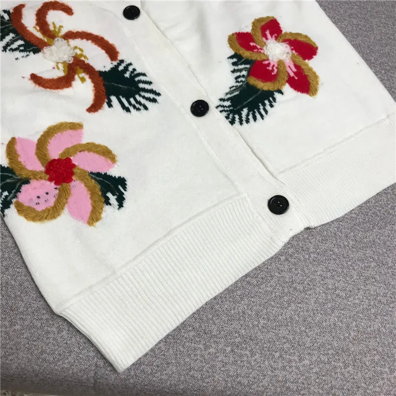 Luxury Designer Brand Knitted Cardigans for Women Vintage V Neck Three Dimensional Embroidered Flowers Loose Knitted Sweater
Luxury Designer Brand Knitted Cardigans for Women Vintage V Neck Three Dimensional Embroidered Flowers Loose Knitted Sweater