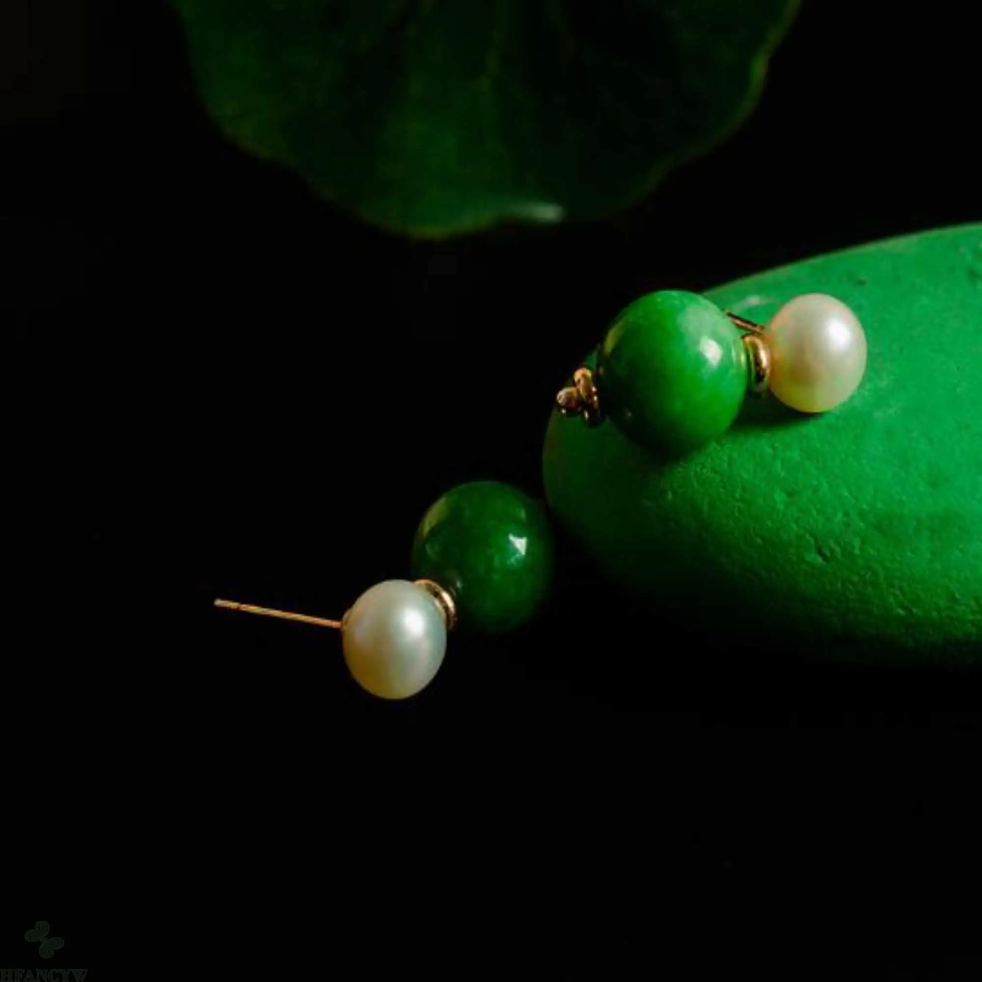 Beautiful natural freshwater pearl jade gold 18k earrings gift Thanksgiving Fashion Mother's Day Hook Easter Gift Christmas
Beautiful natural freshwater pearl jade gold 18k earrings gift Thanksgiving Fashion Mother's Day Hook Easter Gift Christmas