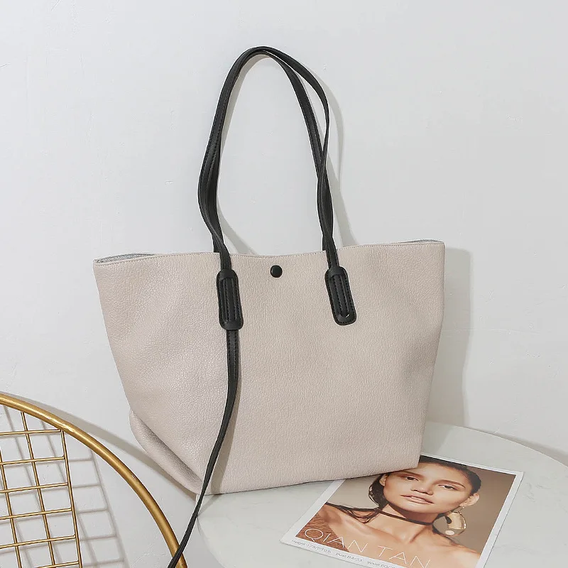 New trendy niche design soft leather shoulder bag multifunctional tote bag portable large-capacity shopping bag Christmas gift
New trendy niche design soft leather shoulder bag multifunctional tote bag portable large-capacity shopping bag Christmas gift