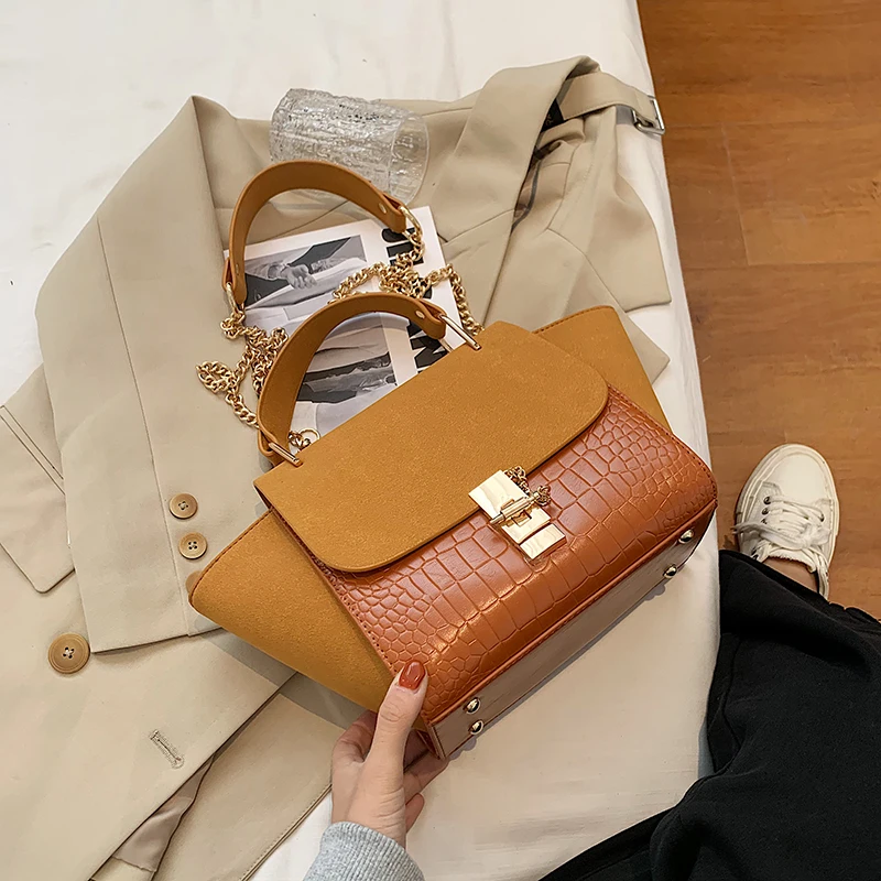 Women's Leather Vintage Wing Shape Tote Bag Large Capacity Handbag with Shoulder Chain
Women's Leather Vintage Wing Shape Tote Bag Large Capacity Handbag with Shoulder Chain