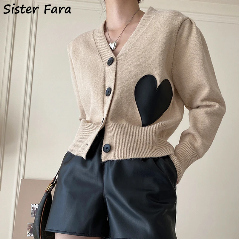 Sister Fara Autumn Winter V-neck Spliced Knit Sweater Women's Short Leather Label Loose Sweaters Ladies Casual Cardigan Sweater
Sister Fara Autumn Winter V-neck Spliced Knit Sweater Women's Short Leather Label Loose Sweaters Ladies Casual Cardigan Sweater