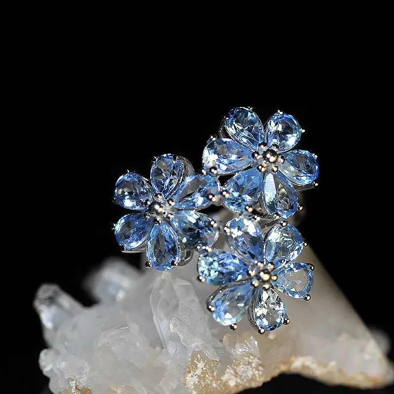 S925 Silver Vintage Elegant Swiss Blue Topa Ring Lady High-end jewelry design Premium ring All-match Party wedding Luxury ring
S925 Silver Vintage Elegant Swiss Blue Topa Ring Lady High-end jewelry design Premium ring All-match Party wedding Luxury ring