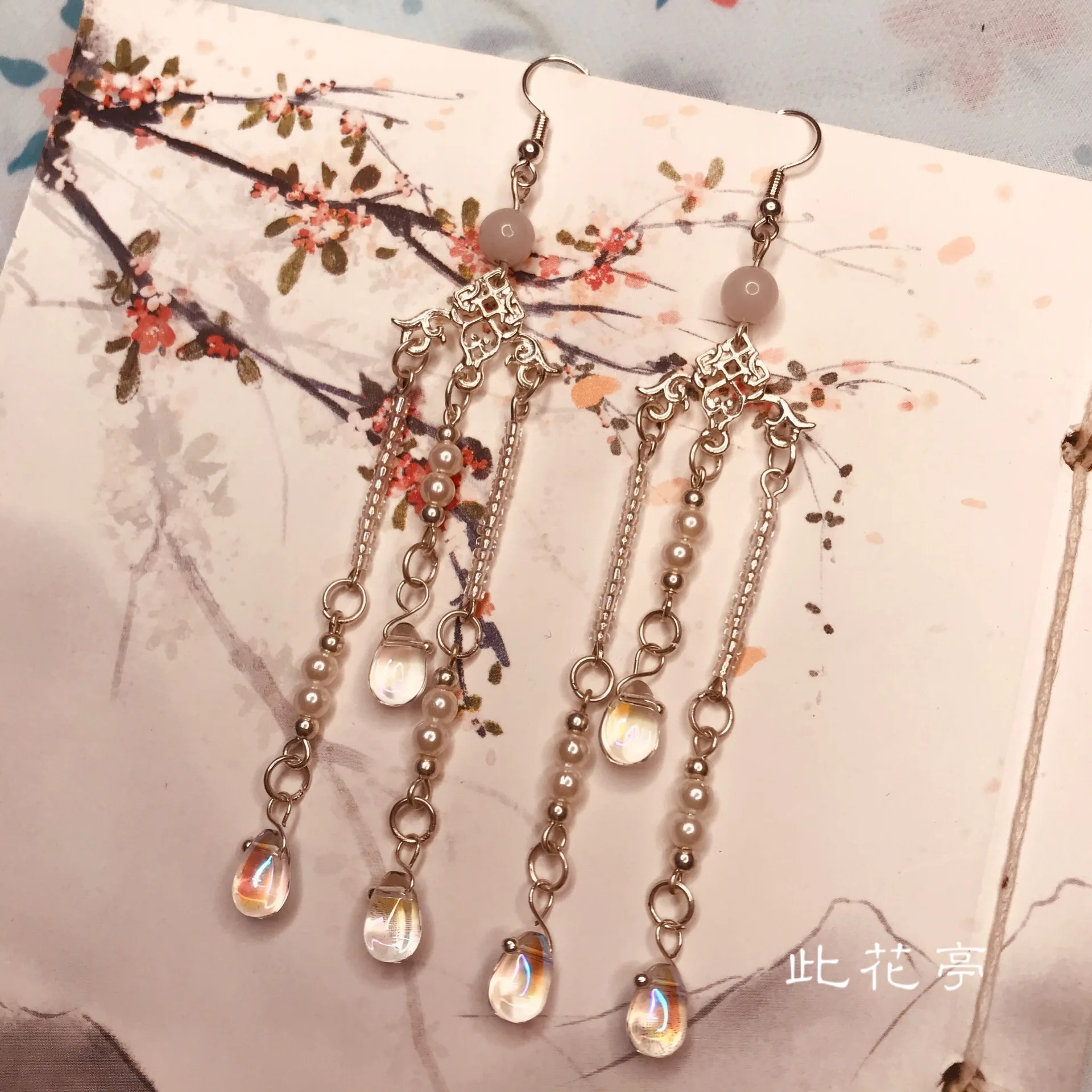 Palace Style Super Fairy Retro Glass Drop Long Tassel Earrings Ancient Bride Handmade Chinese Costume Ear Clip Hanfu Jewelry
Palace Style Super Fairy Retro Glass Drop Long Tassel Earrings Ancient Bride Handmade Chinese Costume Ear Clip Hanfu Jewelry